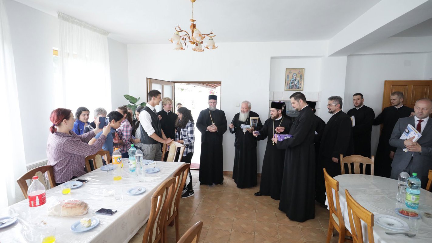 Preasfinţitul Părinte Iustin, Episcopul Maramureşului şi Sătmarului și-a cinstit ocrotitorul 117631