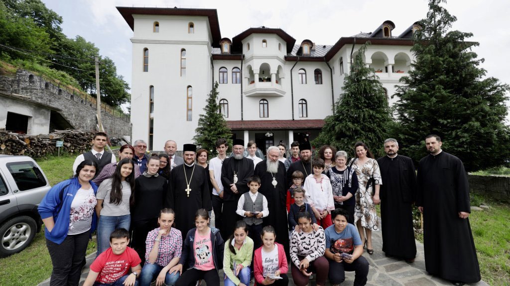 Preasfinţitul Părinte Iustin, Episcopul Maramureşului şi Sătmarului și-a cinstit ocrotitorul 117632