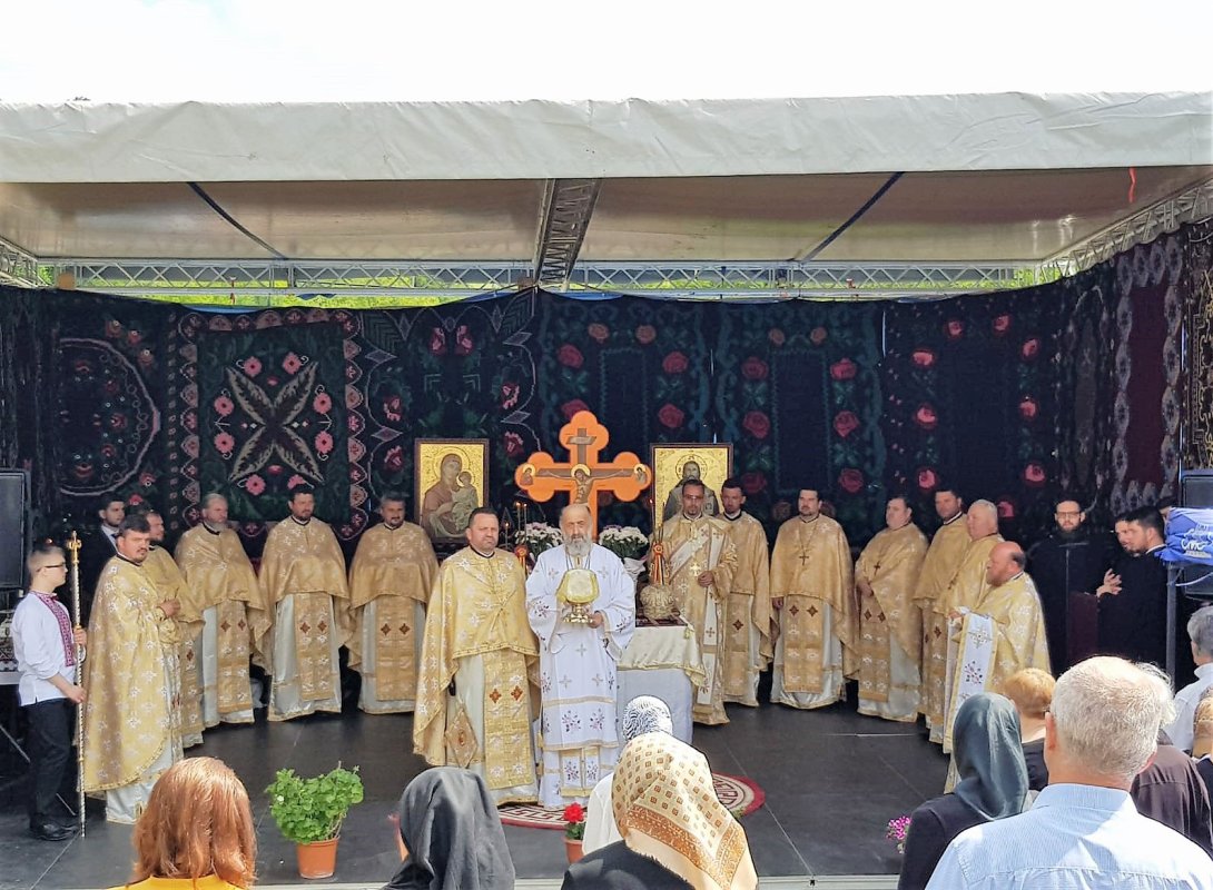 Slujiri arhierești în Duminica a 6-a după Paști, a Vindecării orbului din naștere 117777