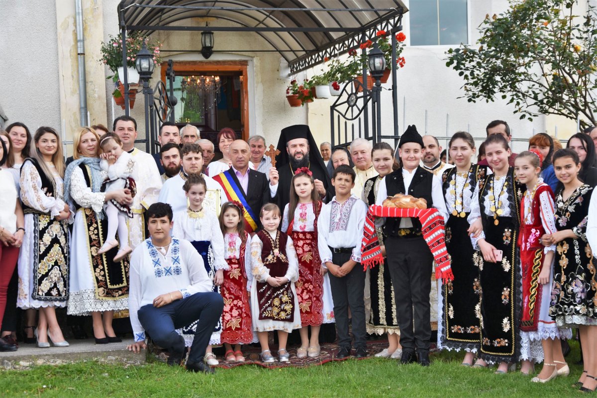 Slujiri arhierești în Duminica a 6-a după Paști, a Vindecării orbului din naștere 117780