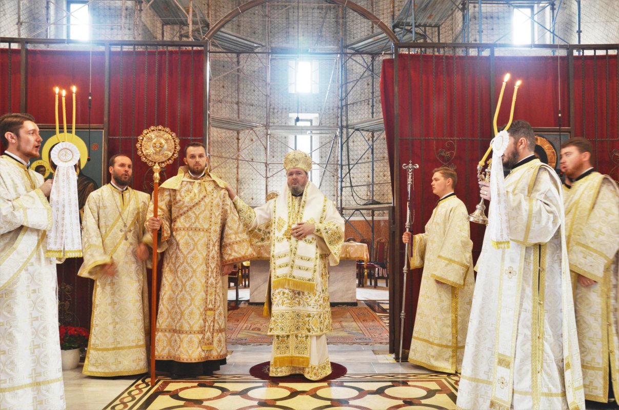 Slujiri arhierești în Duminica a 6-a după Paști, a Vindecării orbului din naștere 117783