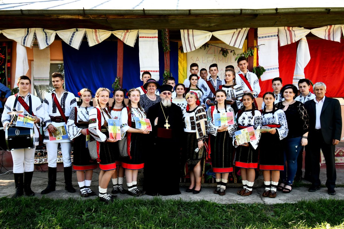 Rugăciune, tradiţie şi sărbătoare de Ziua Salcâmului la Andrieşeni 117971