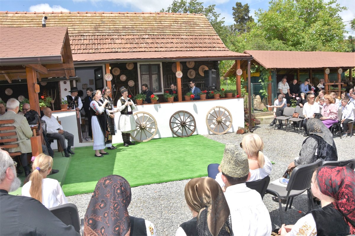 A 10-a ediţie a Festivalului de poezie în grai bănăţean în satul Forotic, Caransebeș 118070