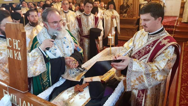 Arhimandritul Emilian Panait, condus pe drumul veşniciei 118094
