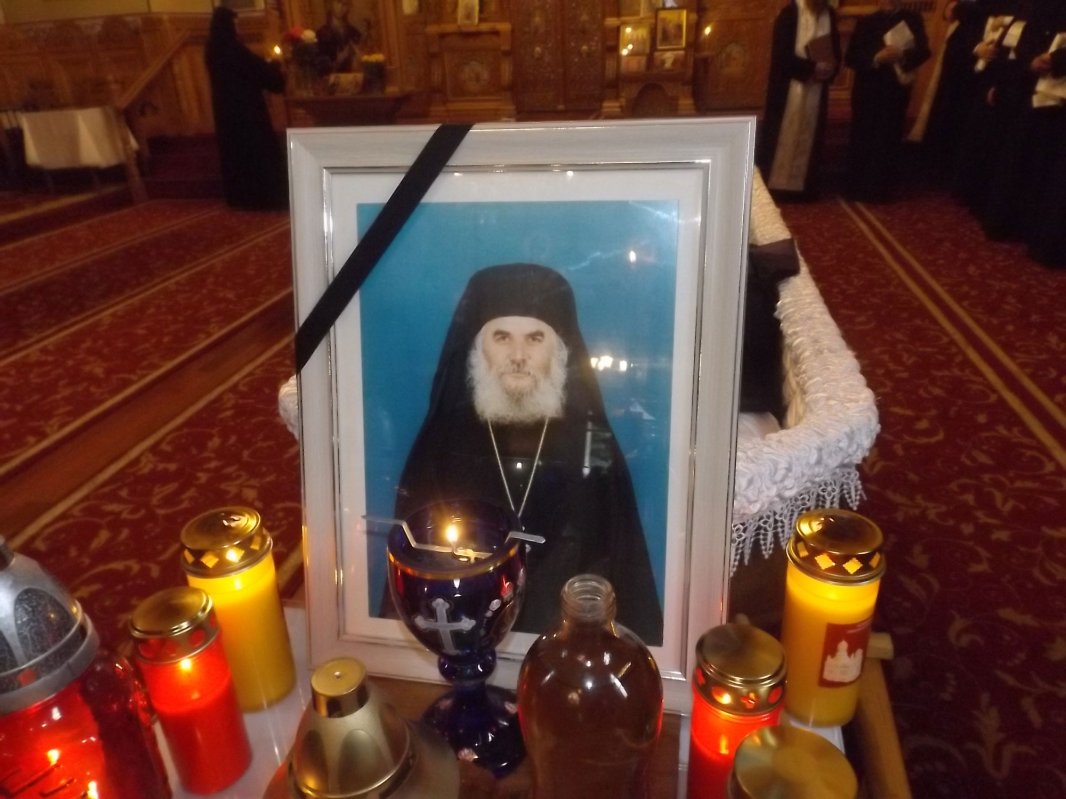 Arhimandritul Emilian Panait, condus pe drumul veşniciei 118095