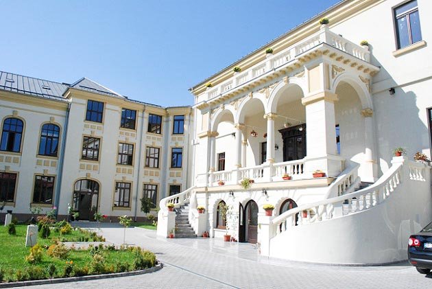 Facultatea de Teologie, prezentă la „Ziua Porţilor Deschise” 118069