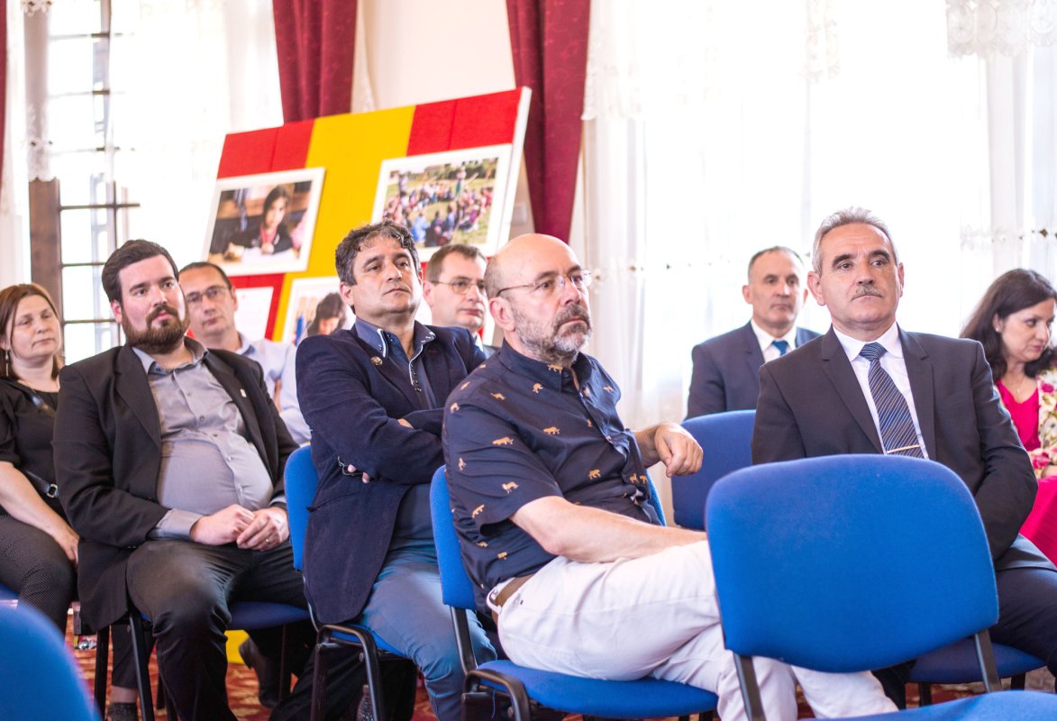 Peste 600 de copii din județul Alba au primit sprijin pentru a nu abandona școala 118081