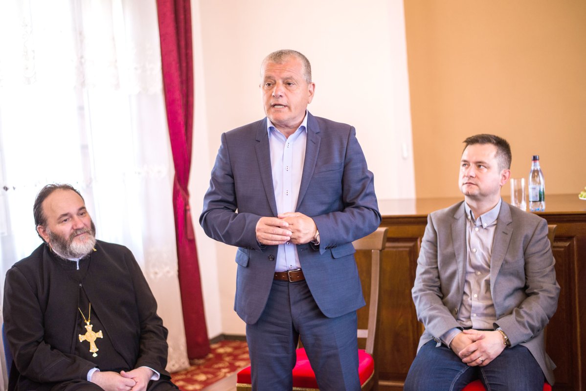 Peste 600 de copii din județul Alba au primit sprijin pentru a nu abandona școala 118082