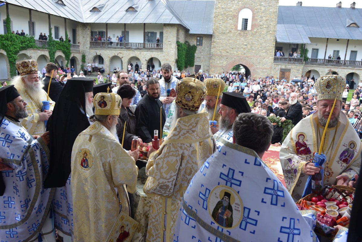 Zi de hram în „Ierusalimul ortodoxiei române” 118093