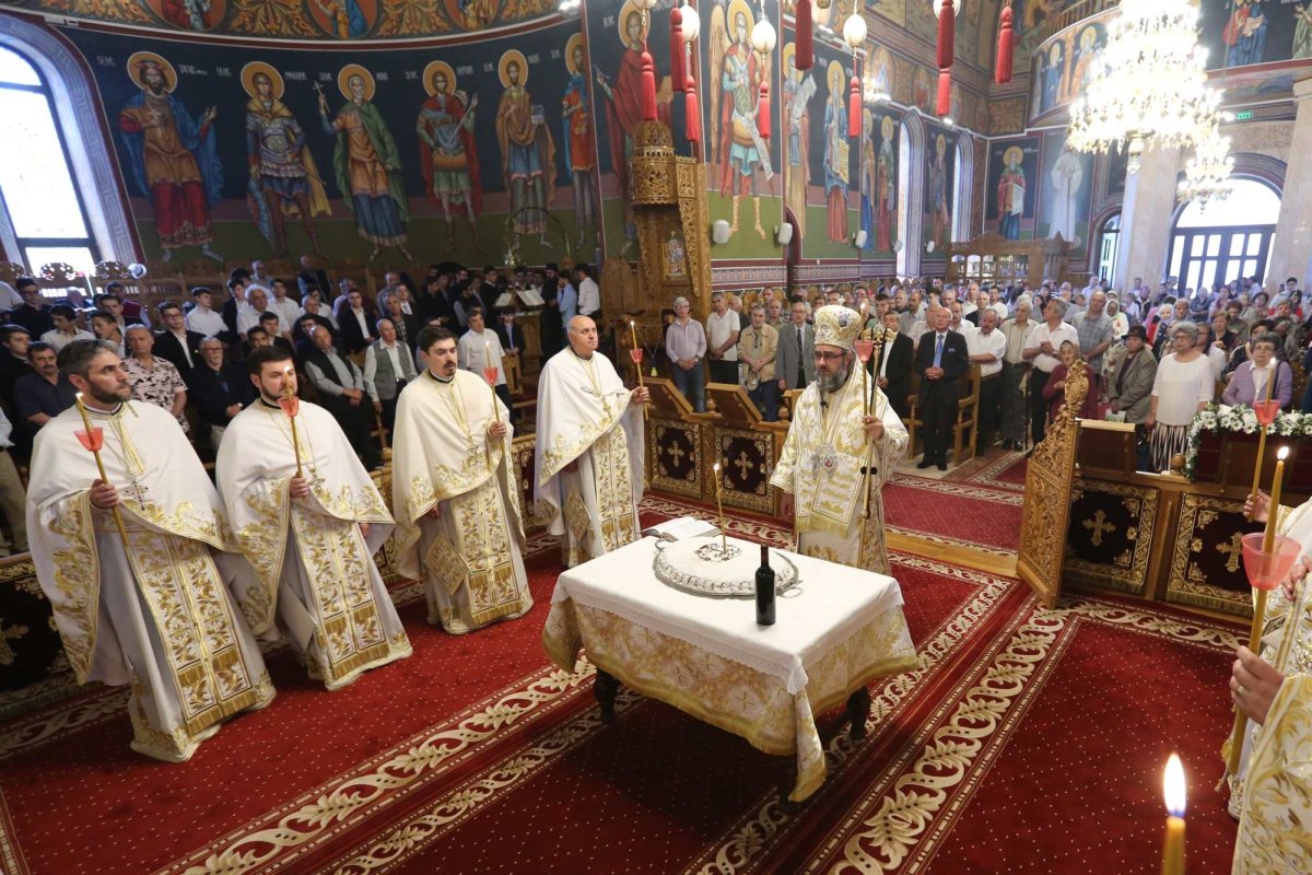 Liturghii arhierești și pomeniri ale eroilor 118128