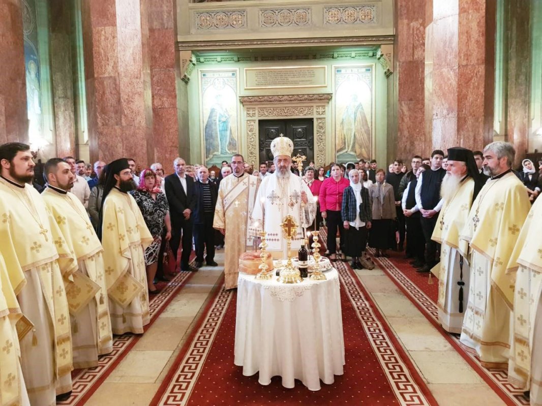 Slujiri arhierești la praznicul Înălțării Domnului 118153