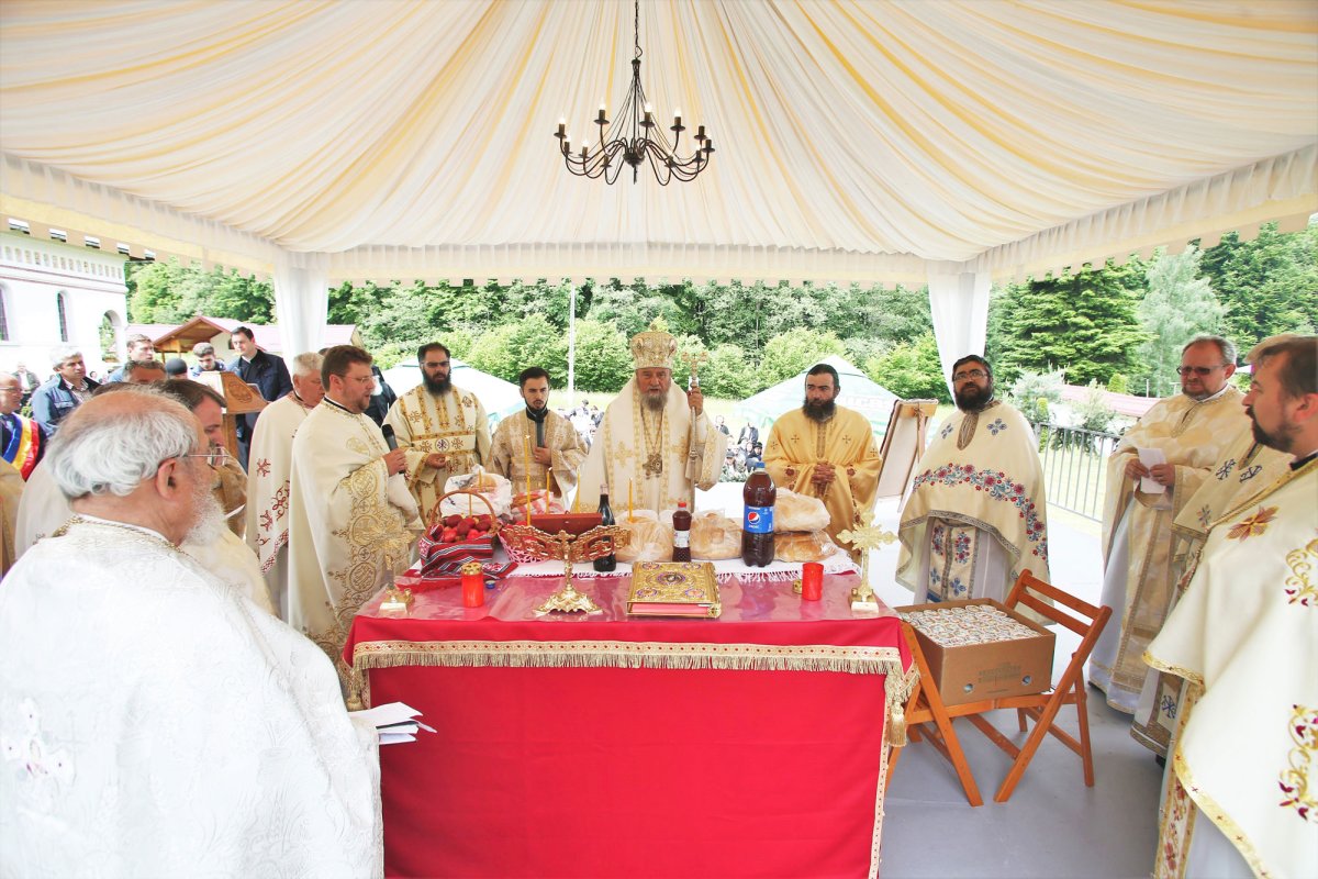 Slujiri arhierești la praznicul Înălțării Domnului 118156