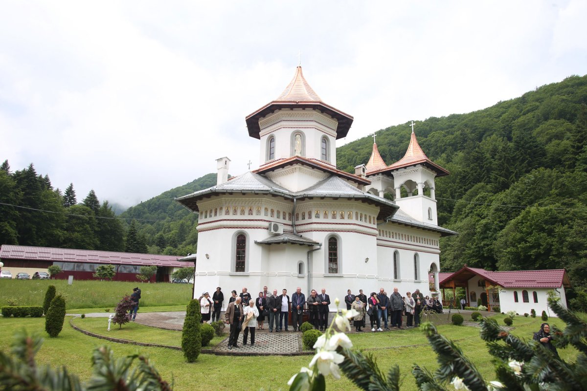 Slujiri arhierești la praznicul Înălțării Domnului 118157