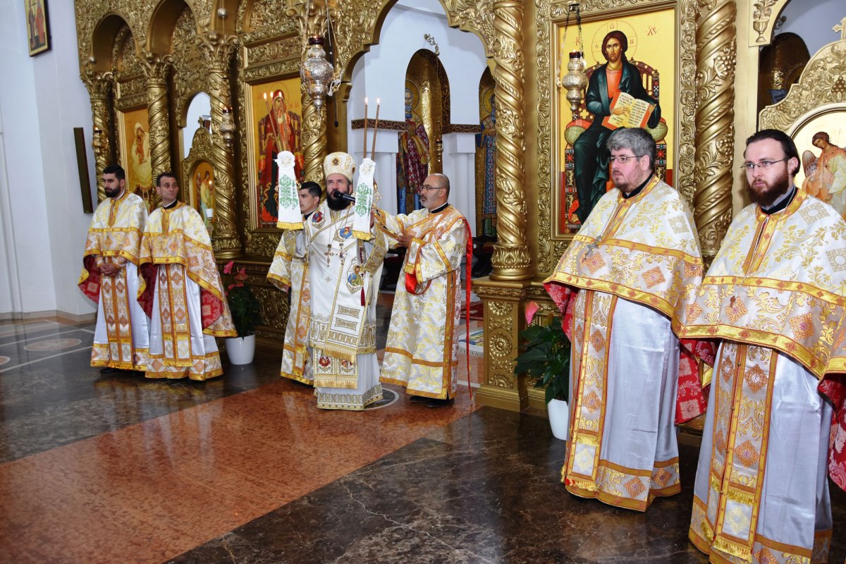 Slujiri arhierești la praznicul Înălțării Domnului 118158