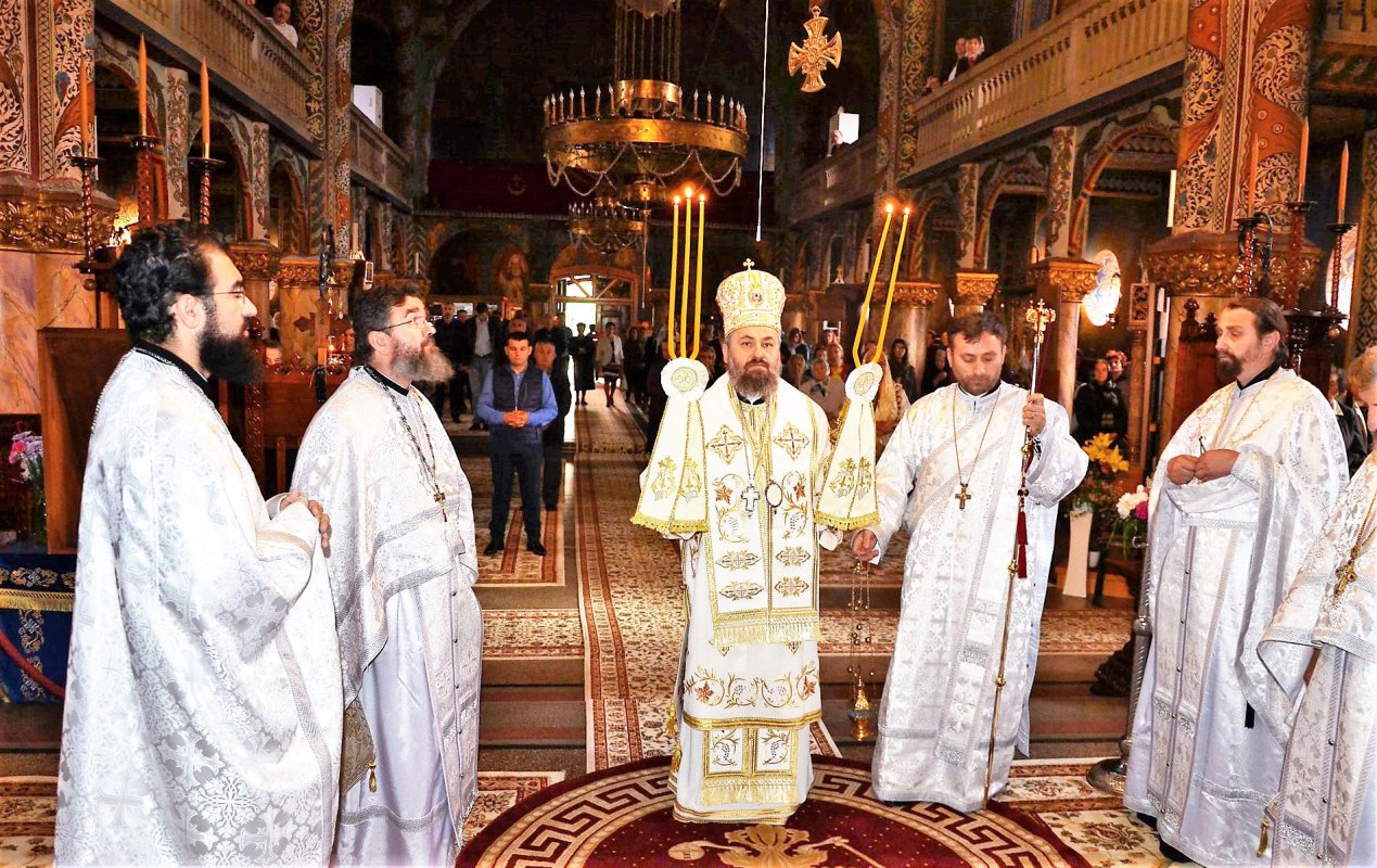 Slujiri arhierești la praznicul Înălțării Domnului 118159