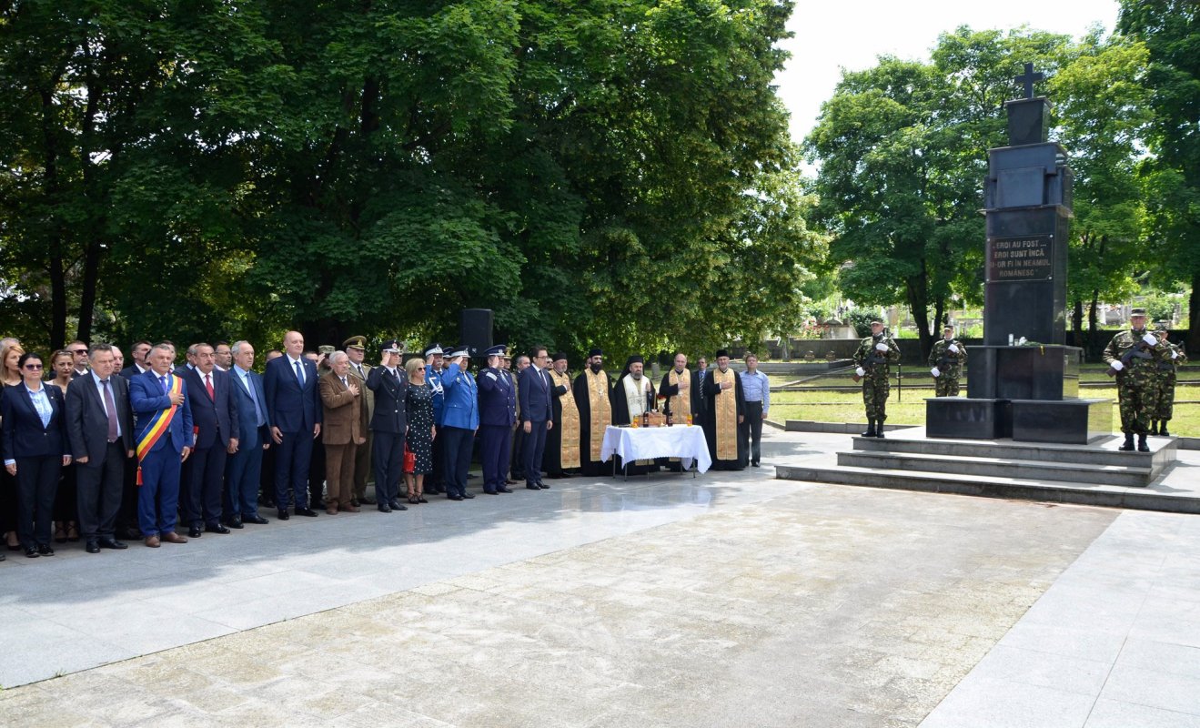 Slujiri arhierești la praznicul Înălțării Domnului 118160