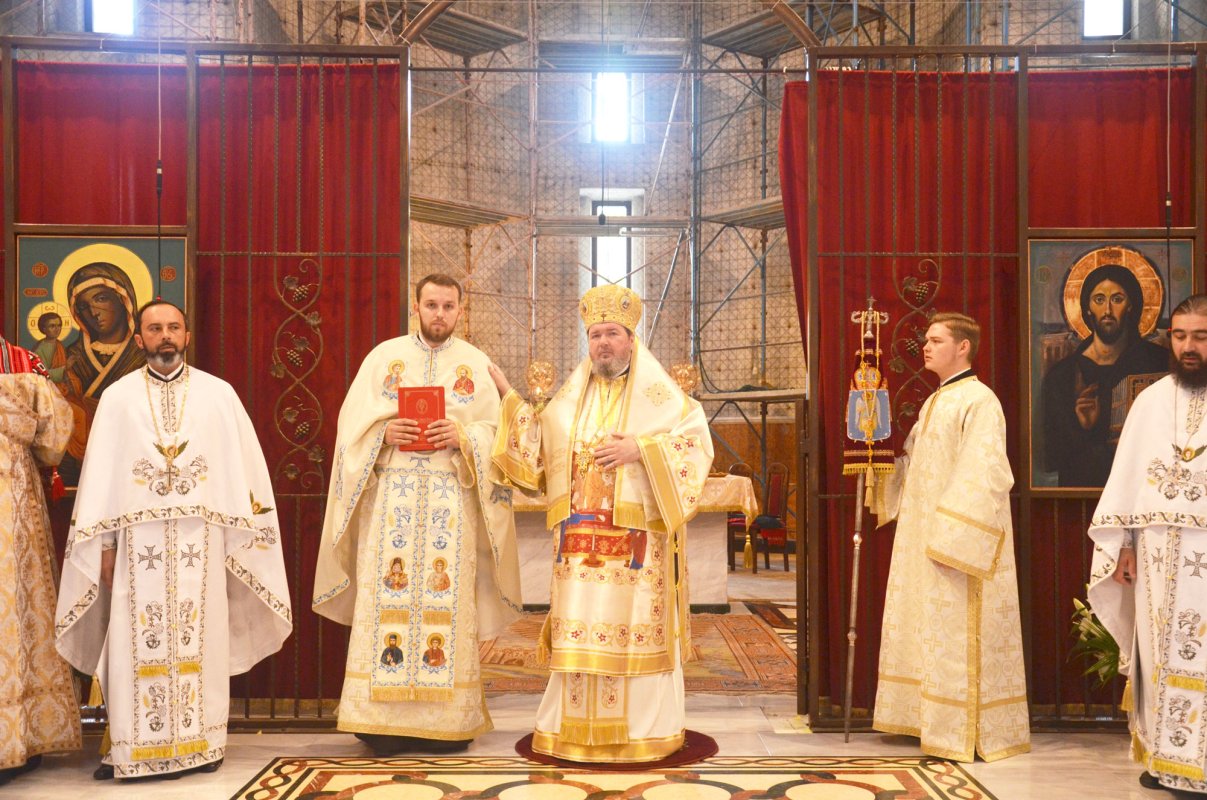 Slujiri arhierești la praznicul Înălțării Domnului 118165