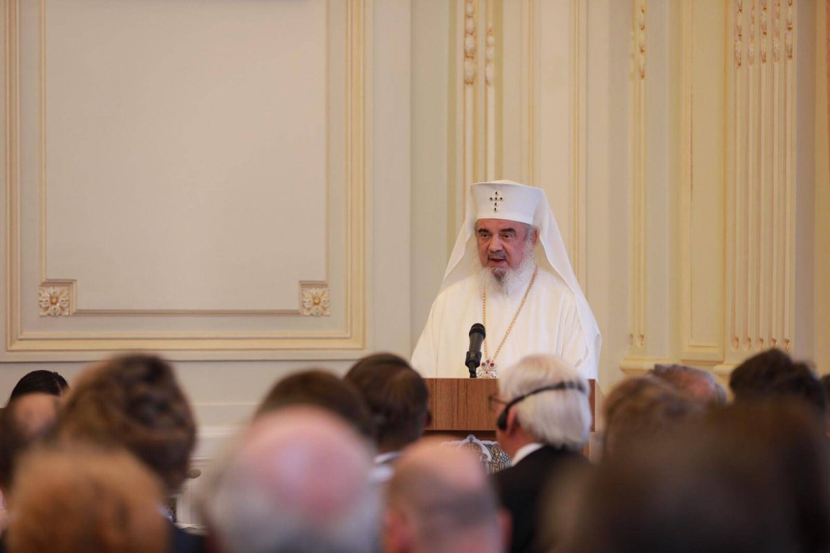 Statul democratic neutru şi cultele religioase autonome cooperează pentru binele societăţii în general 118054