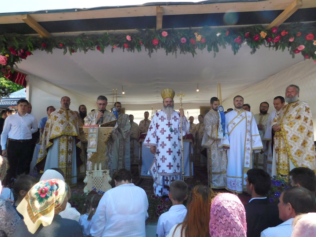 Resfinţire de biserică în satul Bereasa-Dăneşti 118387