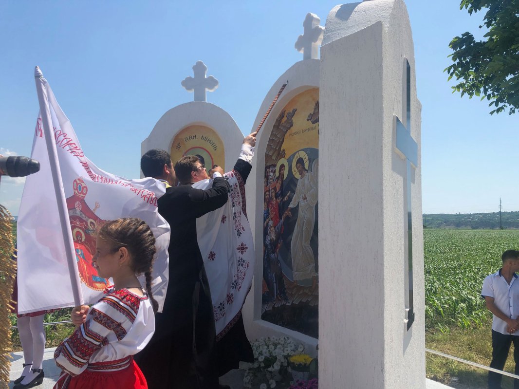 Sfinţire de troiţă în Parohia Slobozia-Urecheşti 118393