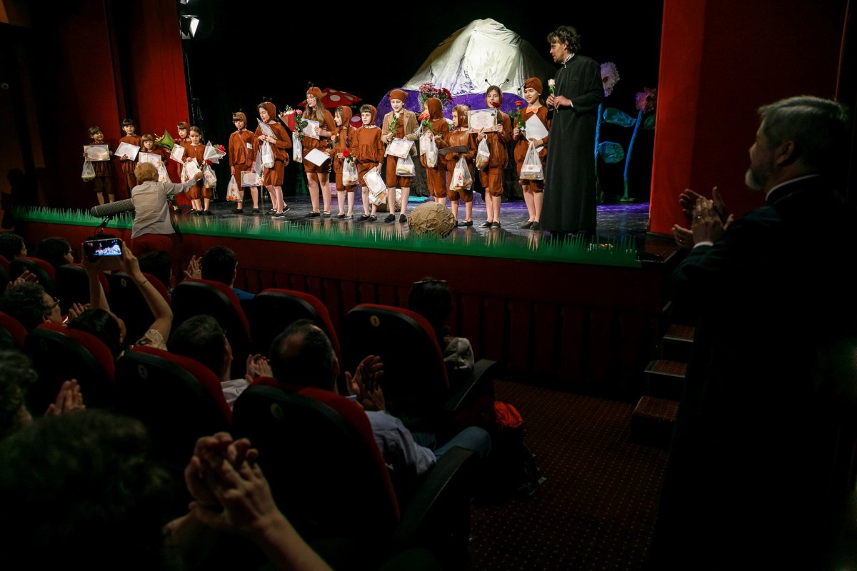 Teatru pentru copii la „Sfântul Nicolae”-Dintr-o zi 118382