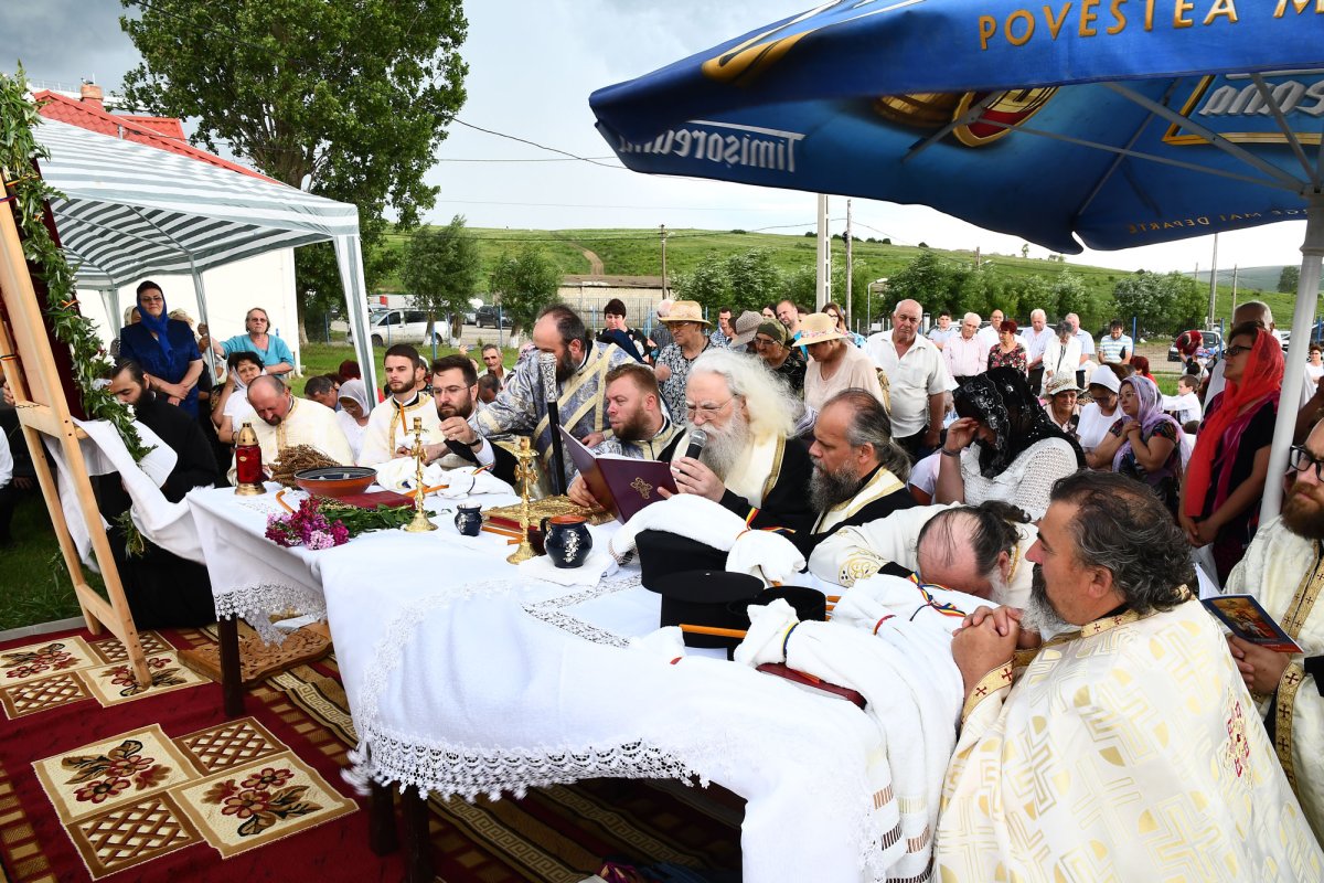 Binecuvântare arhierească în Parohia Ipatele 118455