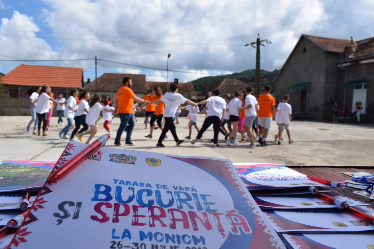 Moștenirea creștină a satului  și oameni care schimbă lumea 118417