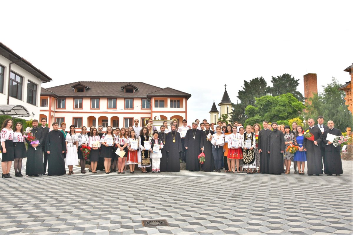 Festivitate de premiere pentru elevi olimpici din Episcopia Caransebeșului 118501