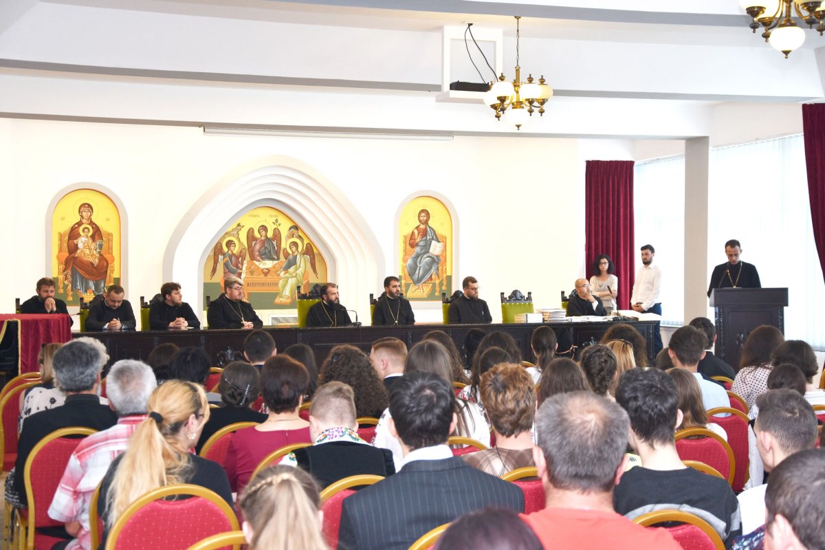 Festivitate de premiere pentru elevi olimpici din Episcopia Caransebeșului 118503