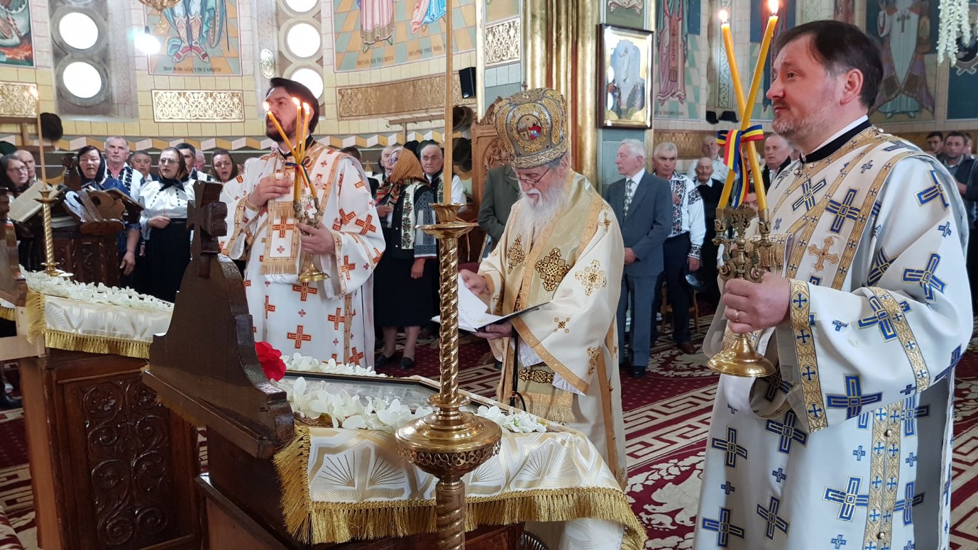Liturghie arhierească în Parohia Grăniceşti 118525