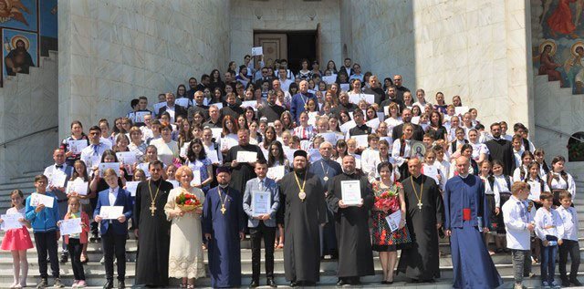 Festivitatea de premiere a elevilor și a profesorilor din Episcopia Sălajului 118583