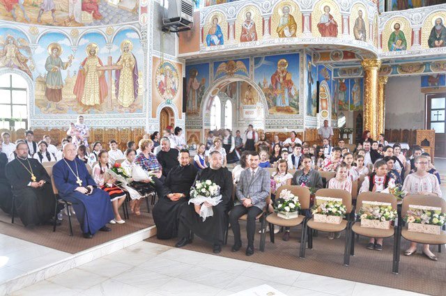 Festivitatea de premiere a elevilor și a profesorilor din Episcopia Sălajului 118588