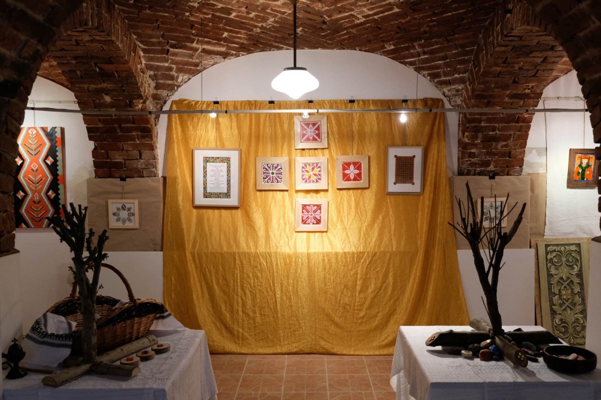 Închinare Sfintei Cruci în arta populară românească 118538