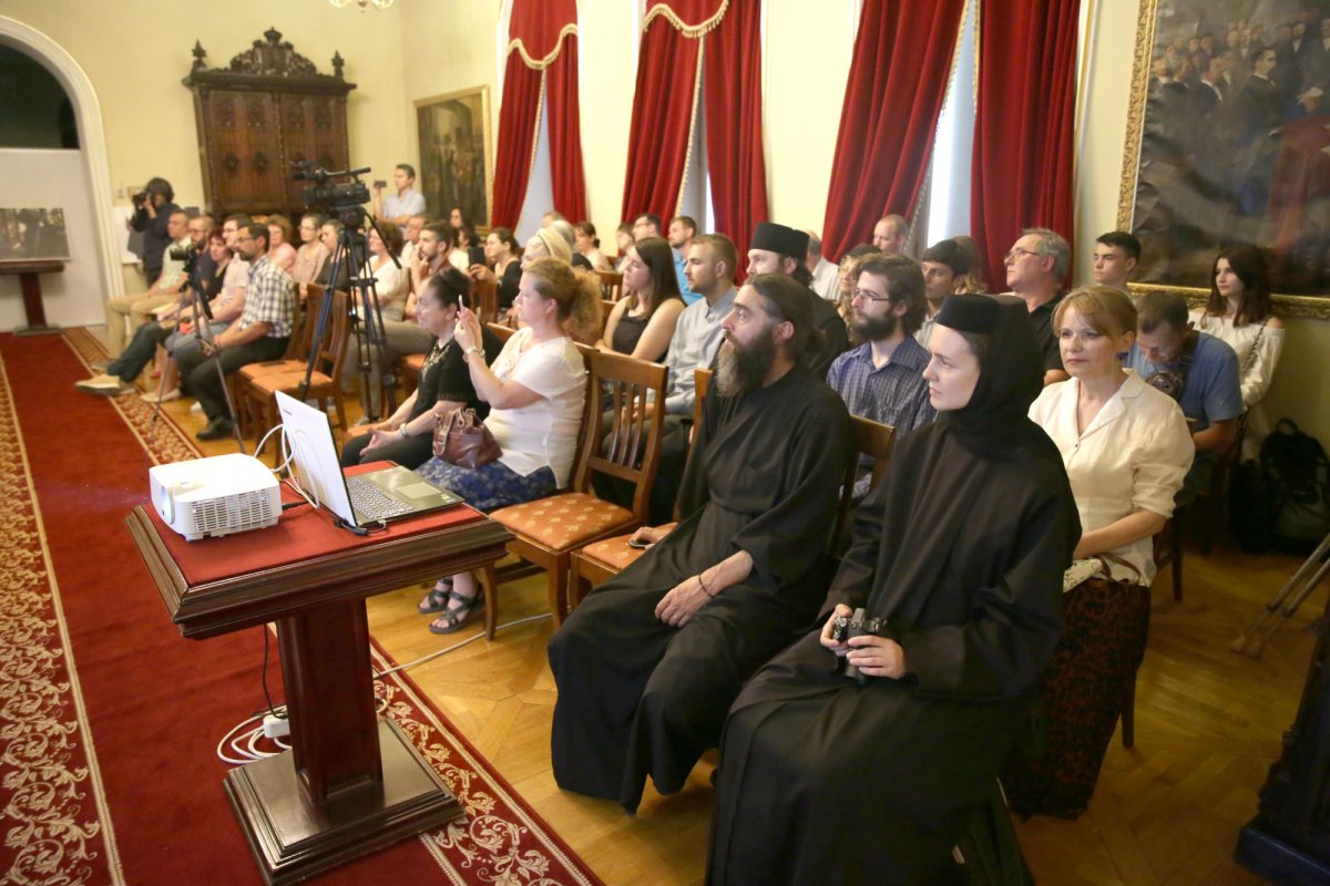 Cartea „Duhovnicul. 100 de ani cu părintele Justin” a fost lansată la Iaşi 118676