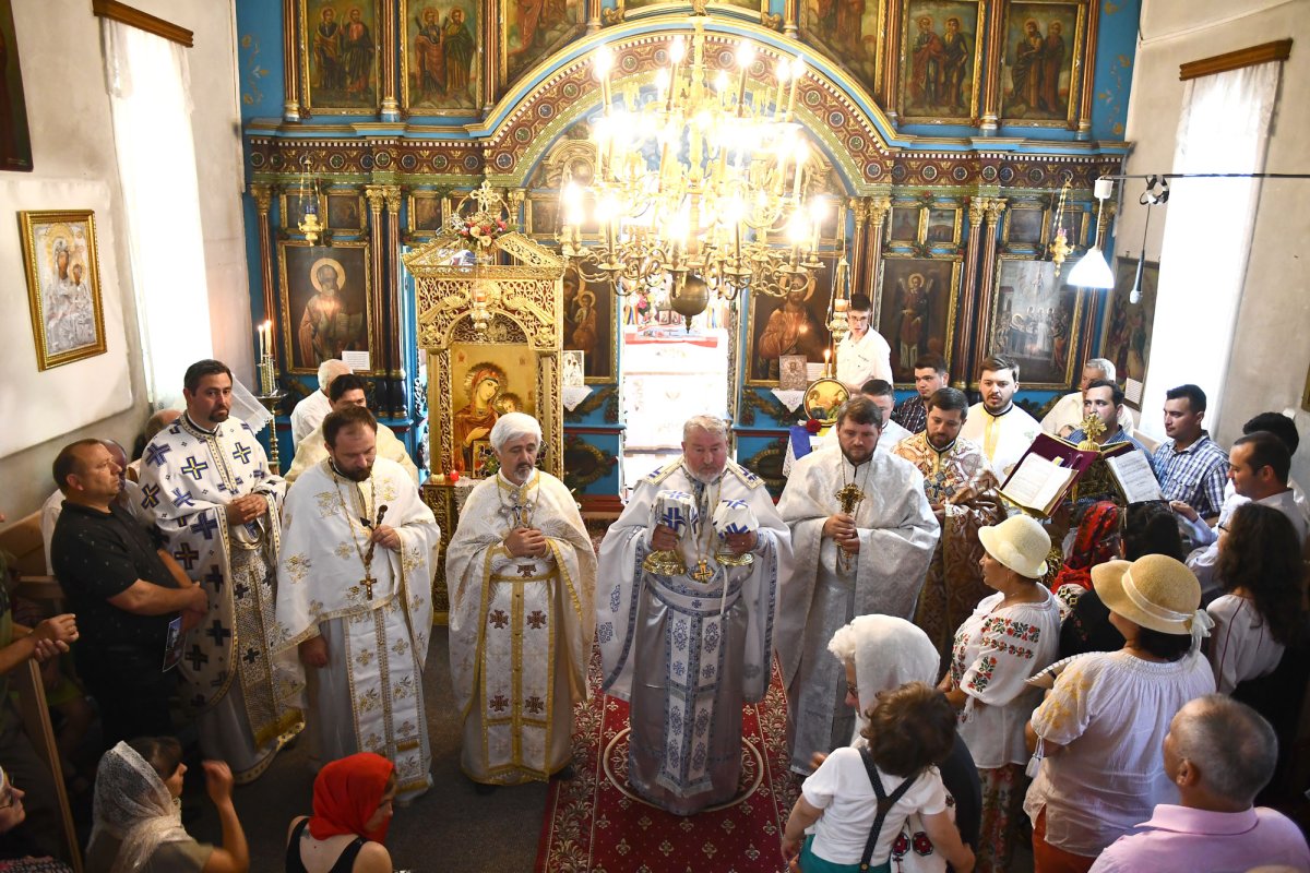 Rugăciune, recunoştinţă şi tradiţie la hramul Parohiei Parpaniţa 118892