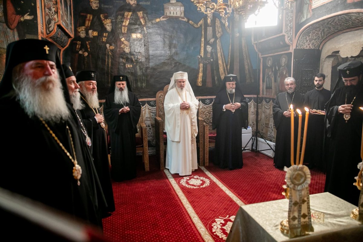 Sfântul Sinod s-a întrunit în şedinţă de lucru 118976