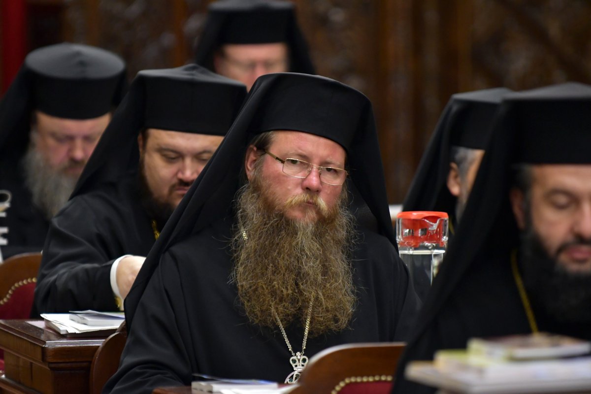 Sfântul Sinod s-a întrunit în şedinţă de lucru 118986