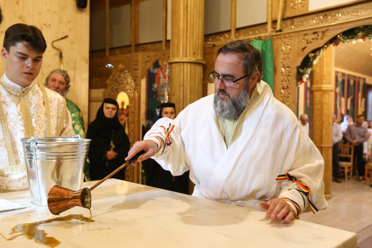 Sfințire de biserică și inaugurarea unui centru social 119002