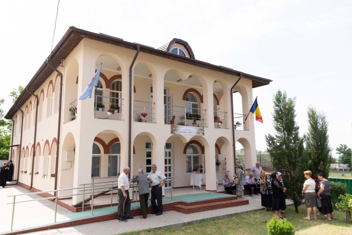 Sfințire de biserică și inaugurarea unui centru social 119003