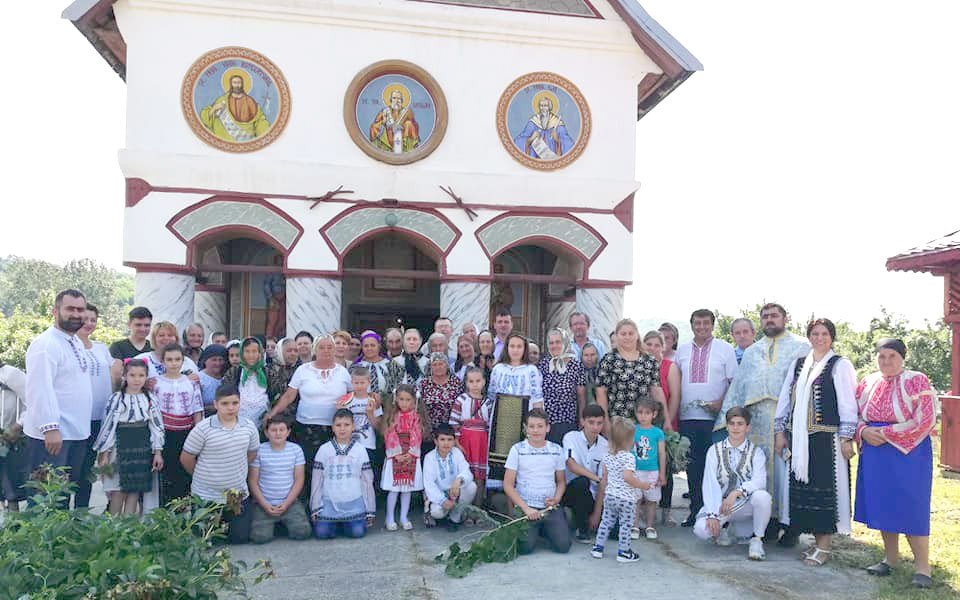 Tradiții şi port popular de Rusalii la Dozeşti 119107