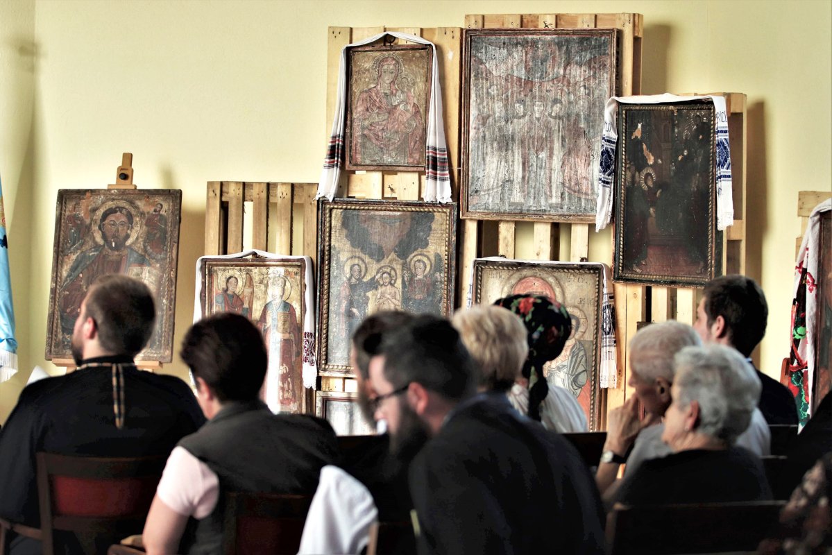 Expoziția „Icoane vechi românești – ferestre spre cer” cu obiecte de patrimoniu național, la Protopopiatul Huedin, Cluj 119235