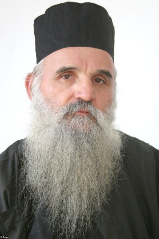 Biserica de astăzi cu crucea în spate și sabia la gât 118845