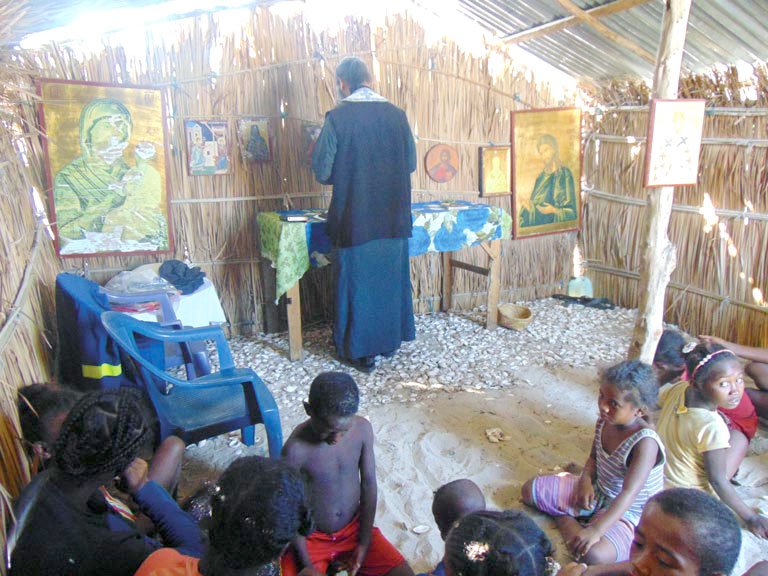 Biserica de astăzi cu crucea în spate și sabia la gât 118846