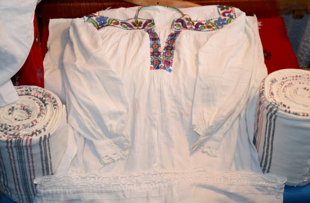 Cămașa cu altiță, un bun cultural unic 119296