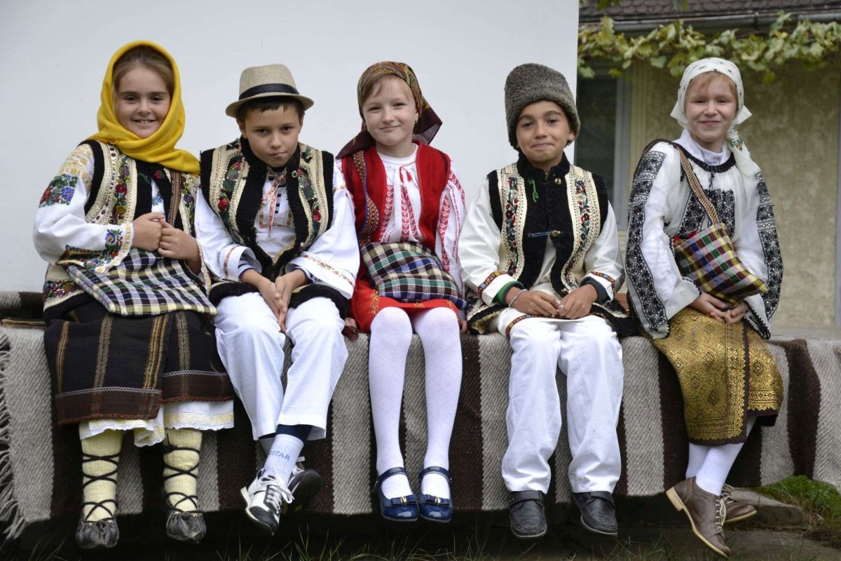 Cămașa cu altiță, un bun cultural unic 119298