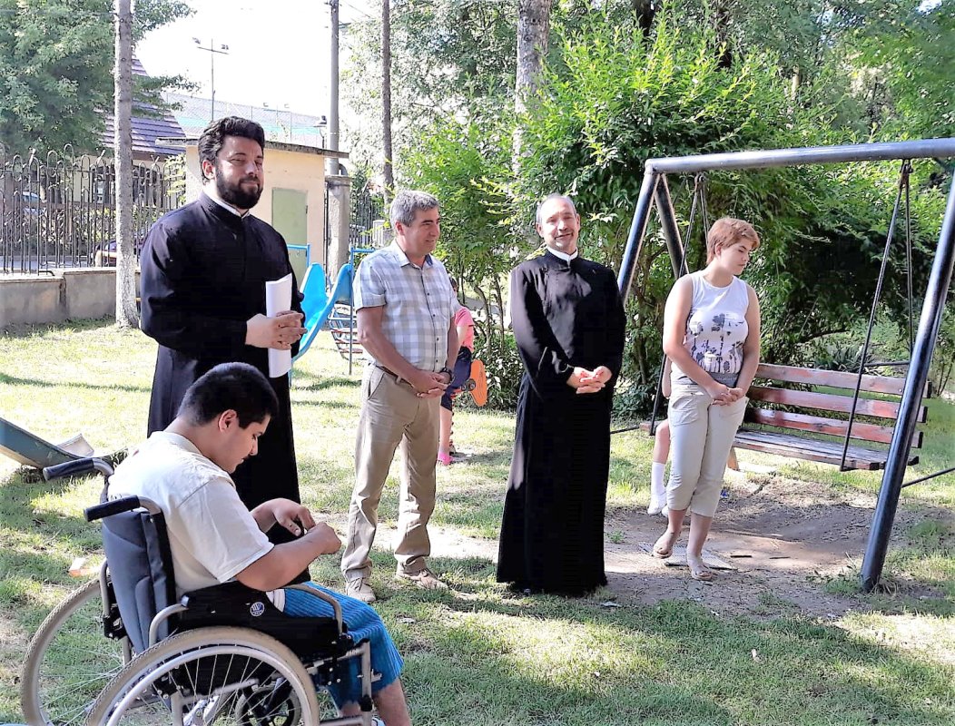 Elevi sibieni, parteneri în ajutorarea copiilor de la „Prichindelul” 119350