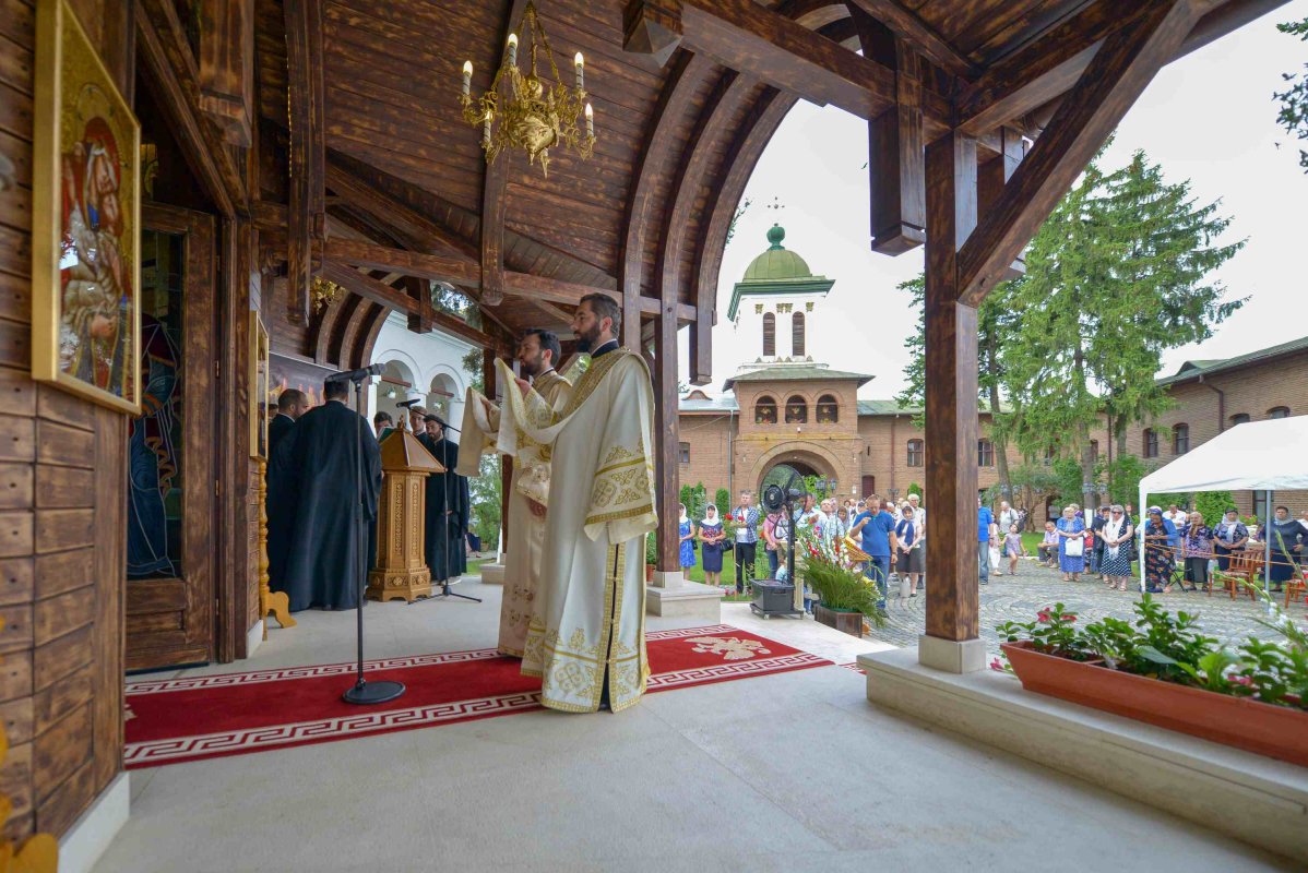 Hramul Mănăstirii Plumbuita din Capitală 119379