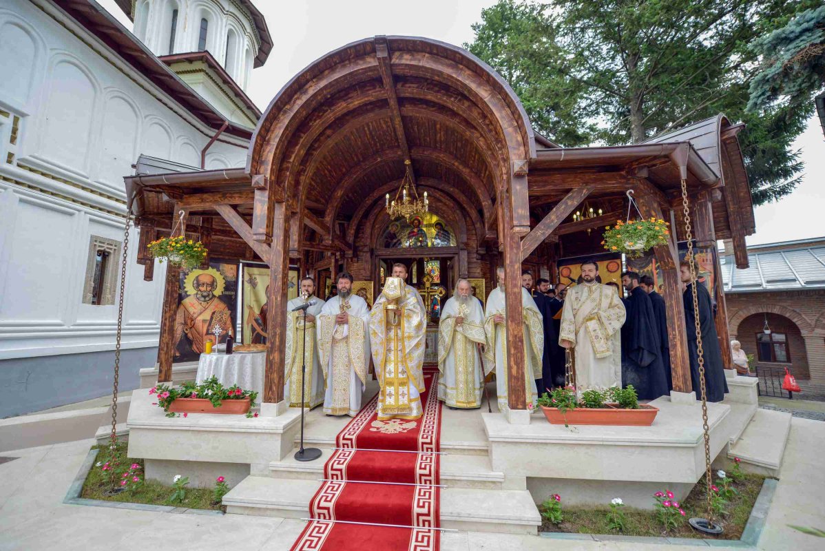 Hramul Mănăstirii Plumbuita din Capitală 119390