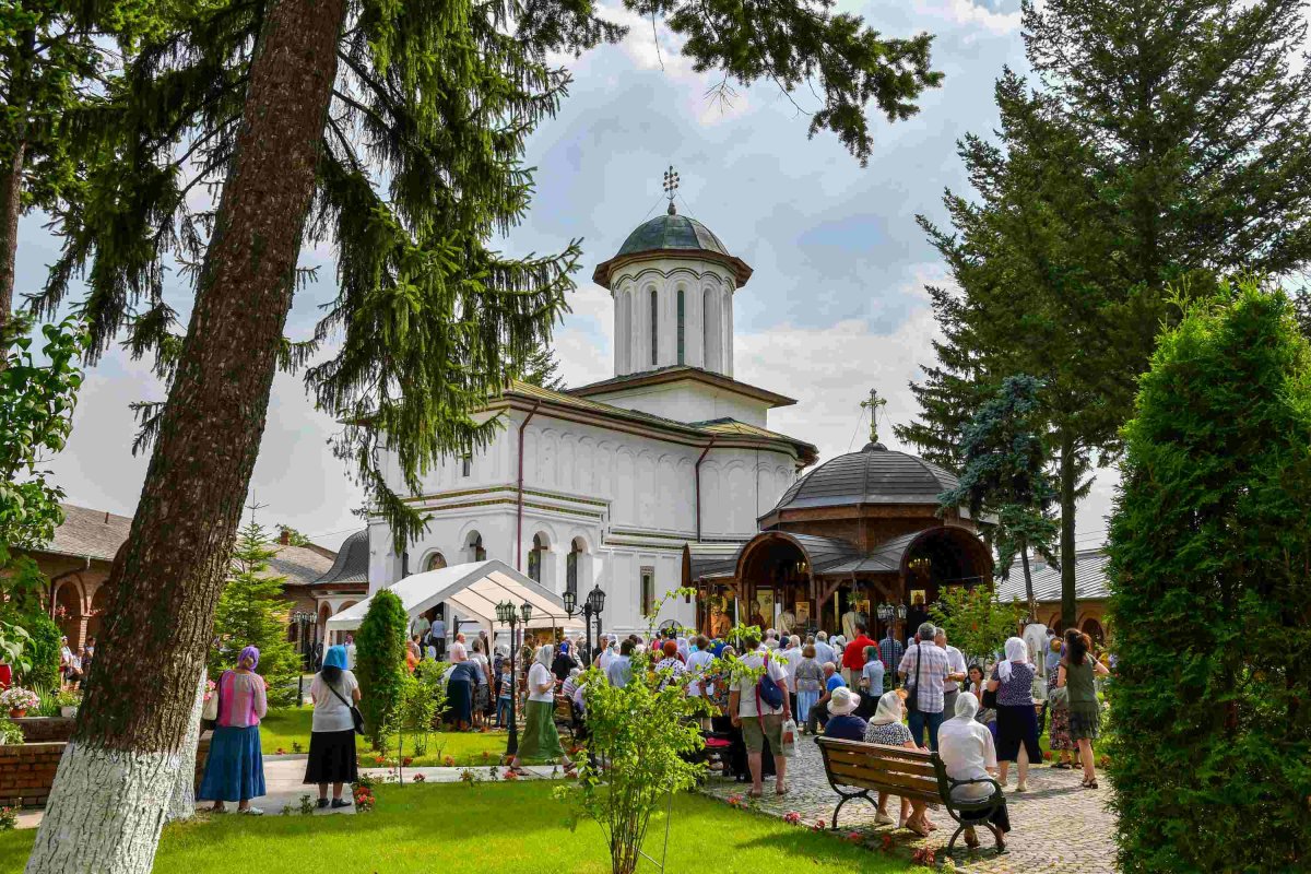 Hramul Mănăstirii Plumbuita din Capitală 119396