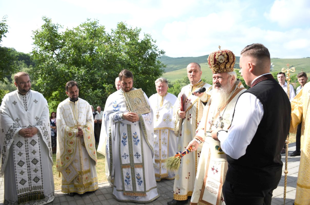 Slujiri arhierești în Duminica Tuturor Sfinților 119440